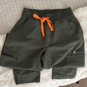 Figs Yola scrub pant, moss